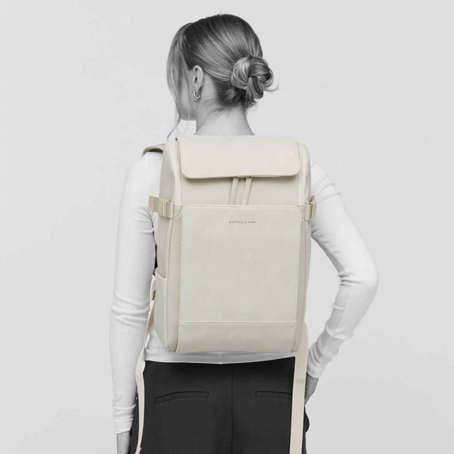 Kapten &amp; Son Rucksack Bali All Black von Mariefeandjakesnow 16 Zoll