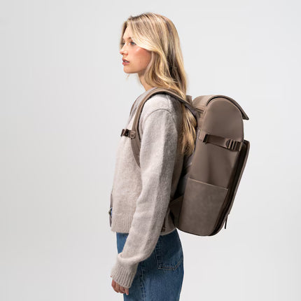 Kapten &amp; Son Rucksack Bali Sandstone von Mariefeandjakesnow 16 Zoll