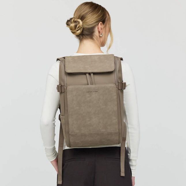 Kapten &amp; Son Rucksack Bali All Black von Mariefeandjakesnow 16 Zoll